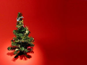 free-christmas-tree-Google-Slides-theme
